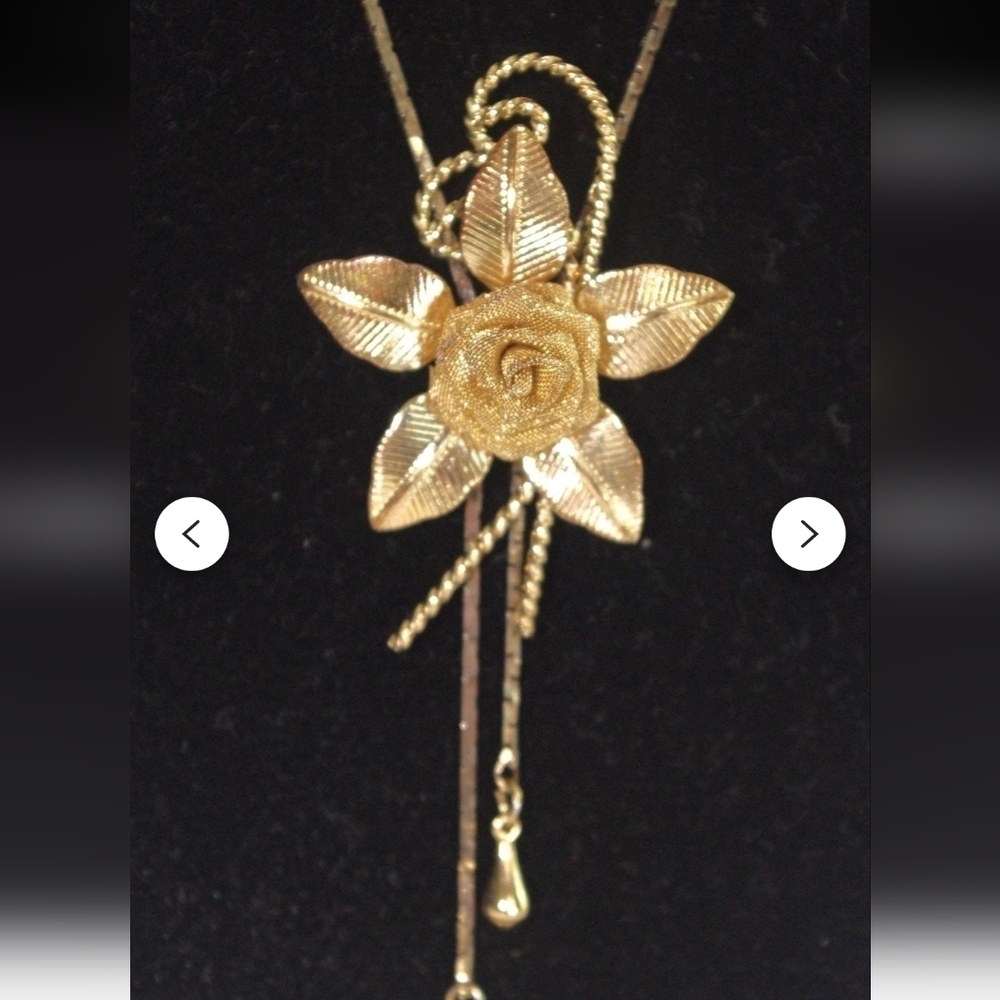 Gorgeous Gold 3D Rose Bolo Style Necklace